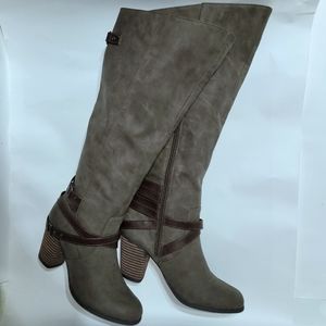 Brown boots size 7